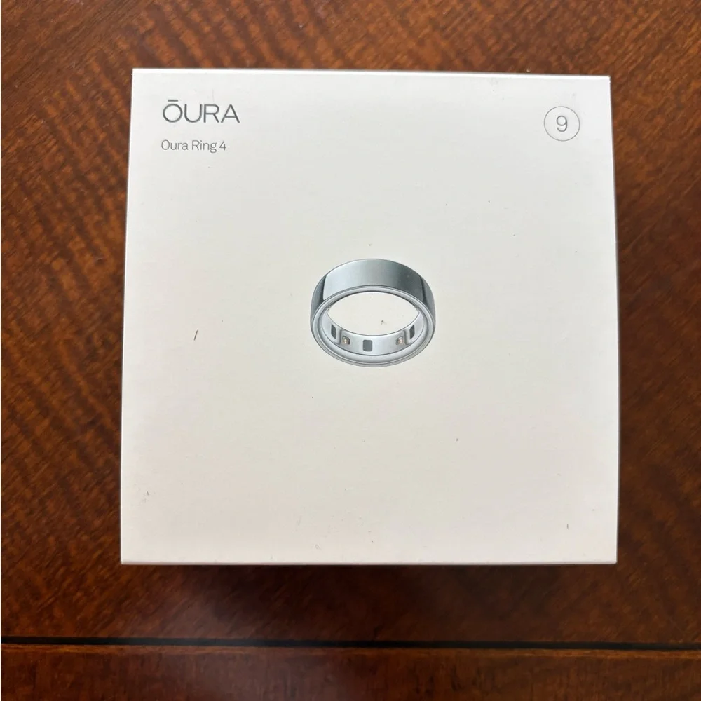 Oura Ring 4 Smart Ring — Silver Finish